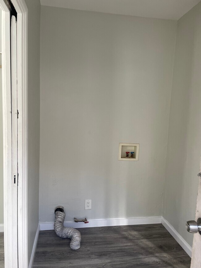 Wash/Dryer Hook up Room - 6131 E Olympic Blvd