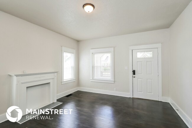 Building Photo - 637 Lindell Ave