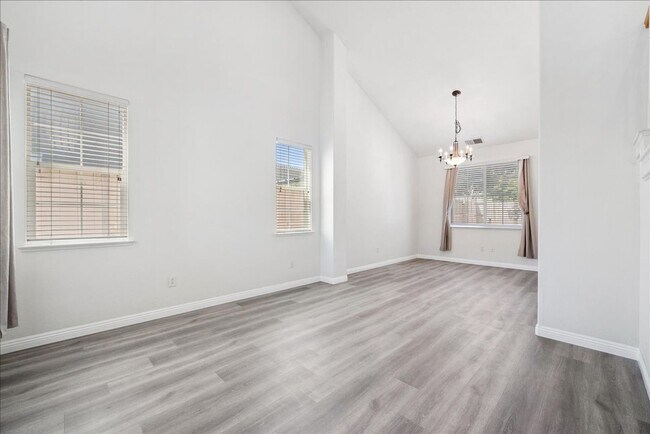 Foto del edificio - 6305 Crimson Ridge Dr