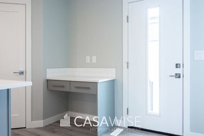 Building Photo - 6469-177A 177A Ave