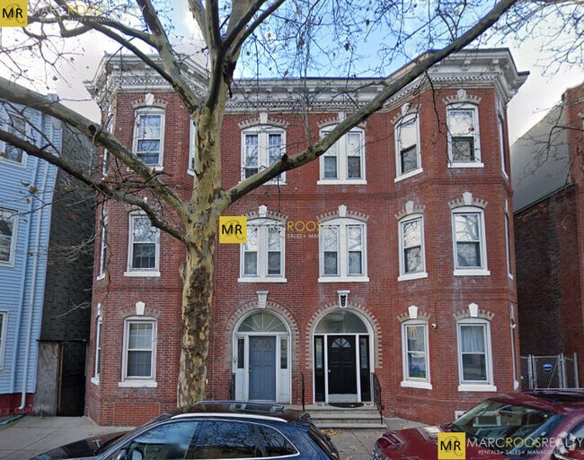 Building Photo - 326 Chelsea St