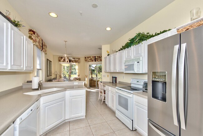 Building Photo - COACH HOME AT PELICAN BAY