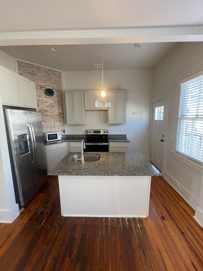 Building Photo - 2 BED | 2 BATH | DOWNTOWN | DIXON PARK | A...