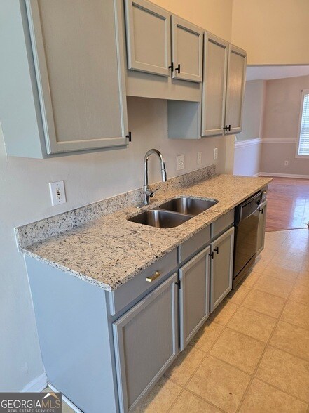 Building Photo - 65 Trelawney Ave