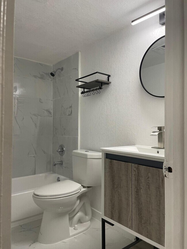 Foto del edificio - 1450 SW 8th Ct