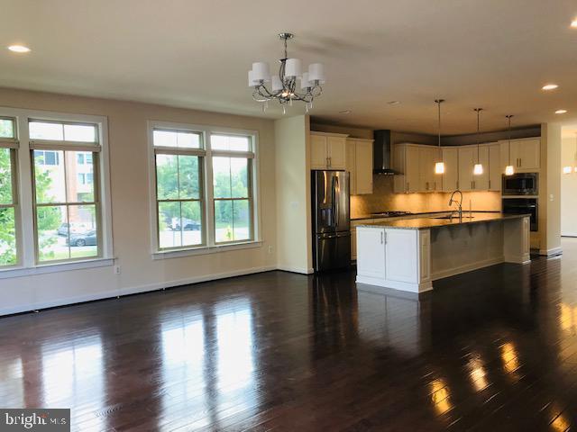 Foto del edificio - 7200 Holywell Ln