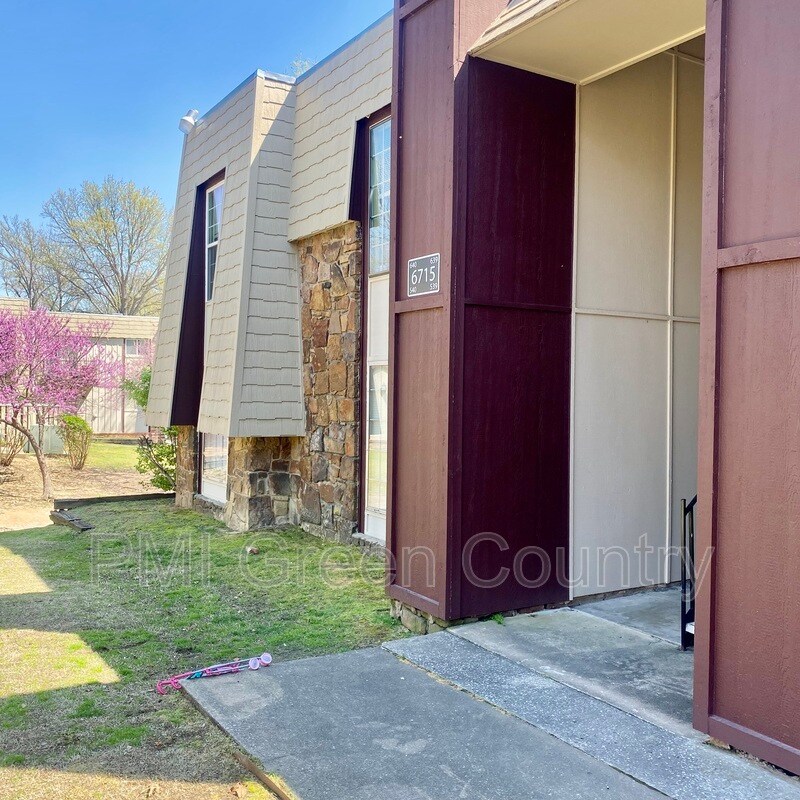 6715 S Richmond Ave, Tulsa, OK 74136 Townhome Rentals in Tulsa OK