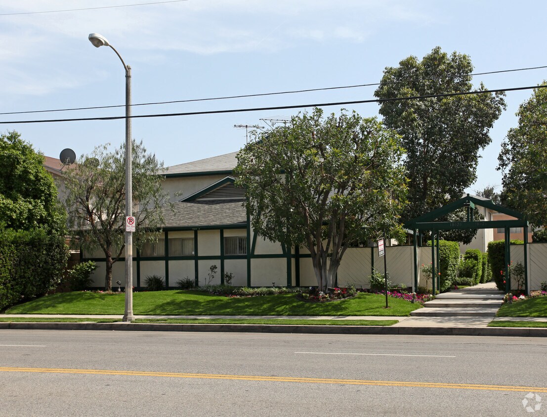 18020 Burbank Blvd, Encino, CA 91316 18020 Burbank Blvd Encino, CA Apartments for Rent in
