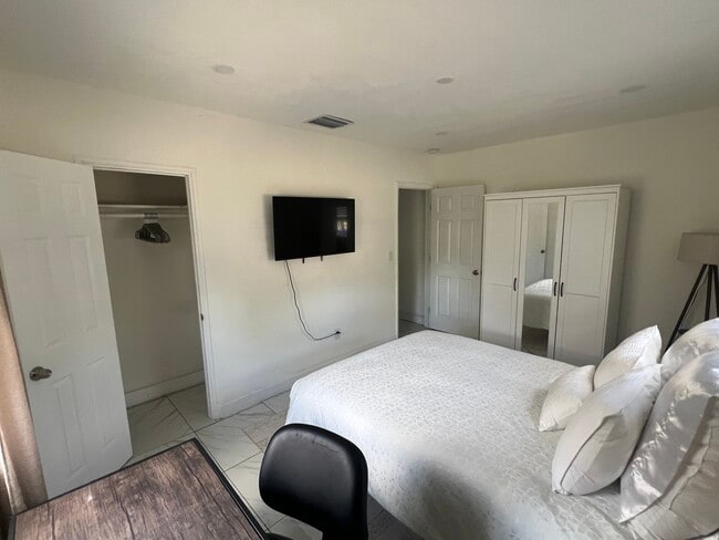Foto del edificio - 4200 NW 11th Ct