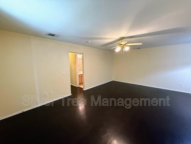 Foto del edificio - 319 Austin Ave