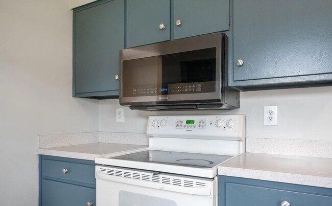 Foto del edificio - Welcome home to this updated bright and sp...