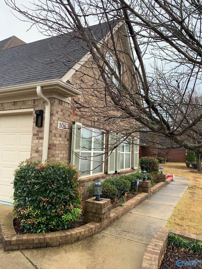 Building Photo - 106 Carlton Woods Dr