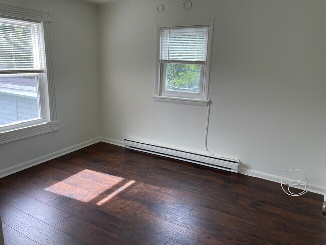 Building Photo - 105 Flatbush Camp Rd