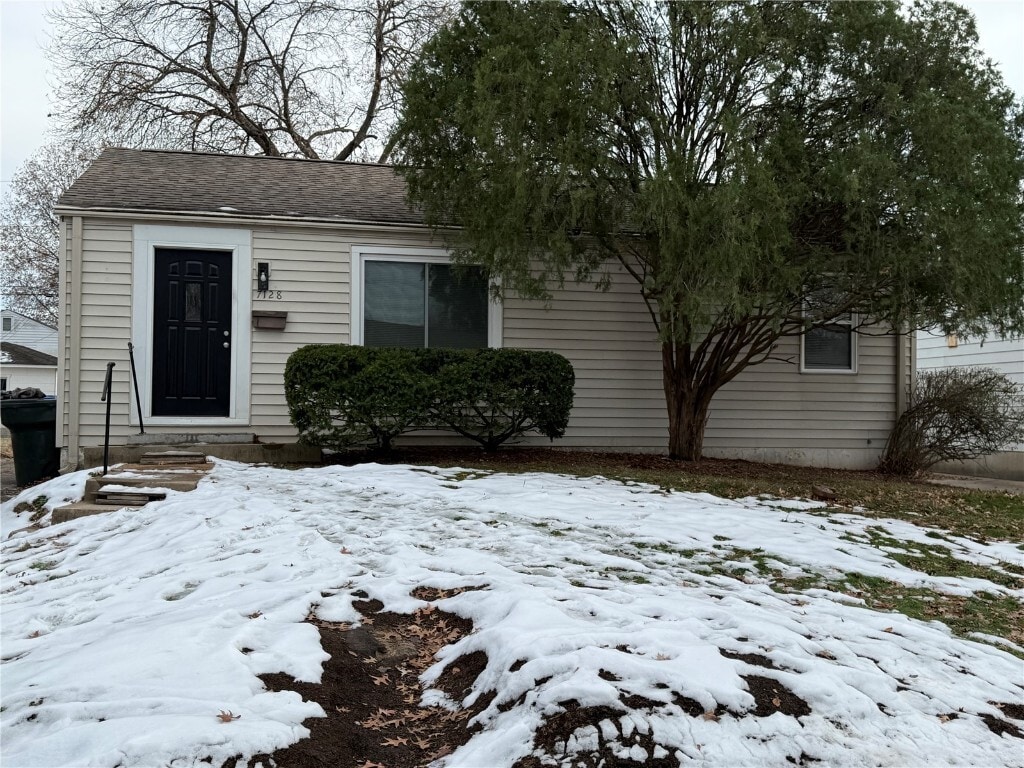 Foto principal - 7128 Yates St