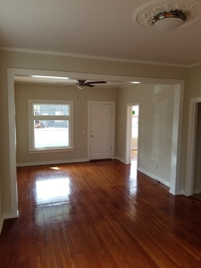Foto del edificio - SAN JOSE - Craftsman style cottage with ya...