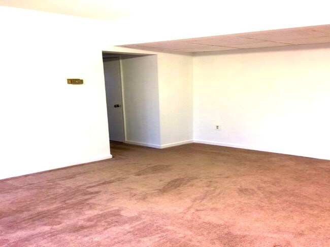 bedroom - 1808 Queens Lane