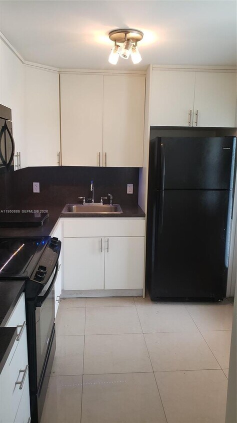 Foto del edificio - 950 Hillcrest Dr