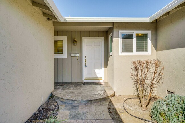 Foto del edificio - 5097 Forest Glen Dr