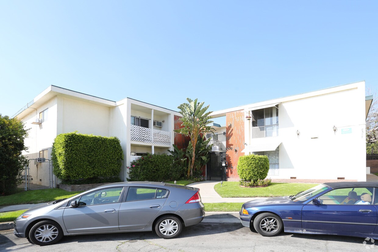 Primary Photo - Le Soleil Apartments