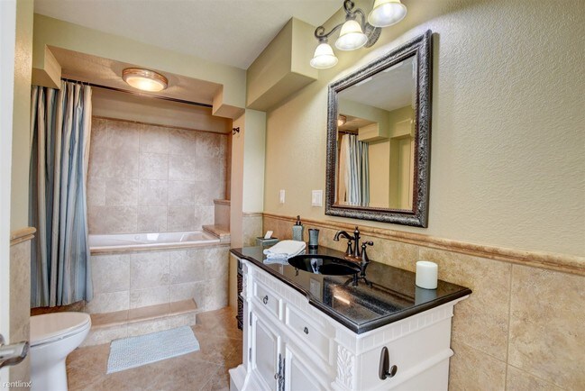 Building Photo - 2 br, 2 bath Apartment - 18 Royal Palm Way