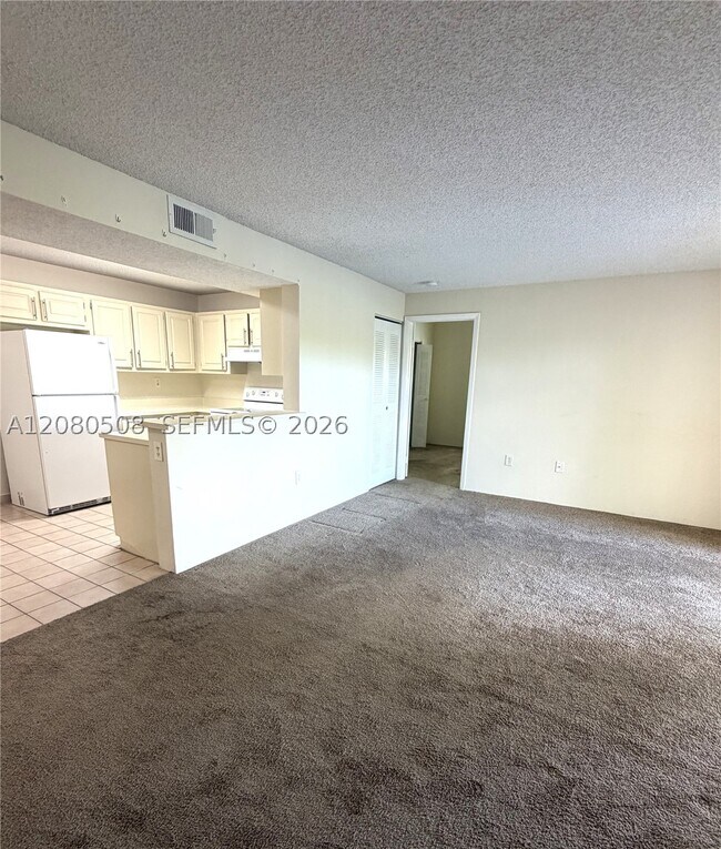 Building Photo - 351 Palm Way