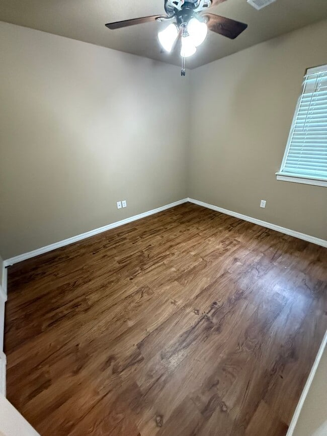 Building Photo - 2 Bed 1 Bath House with Car Port and Fence in Backyard.