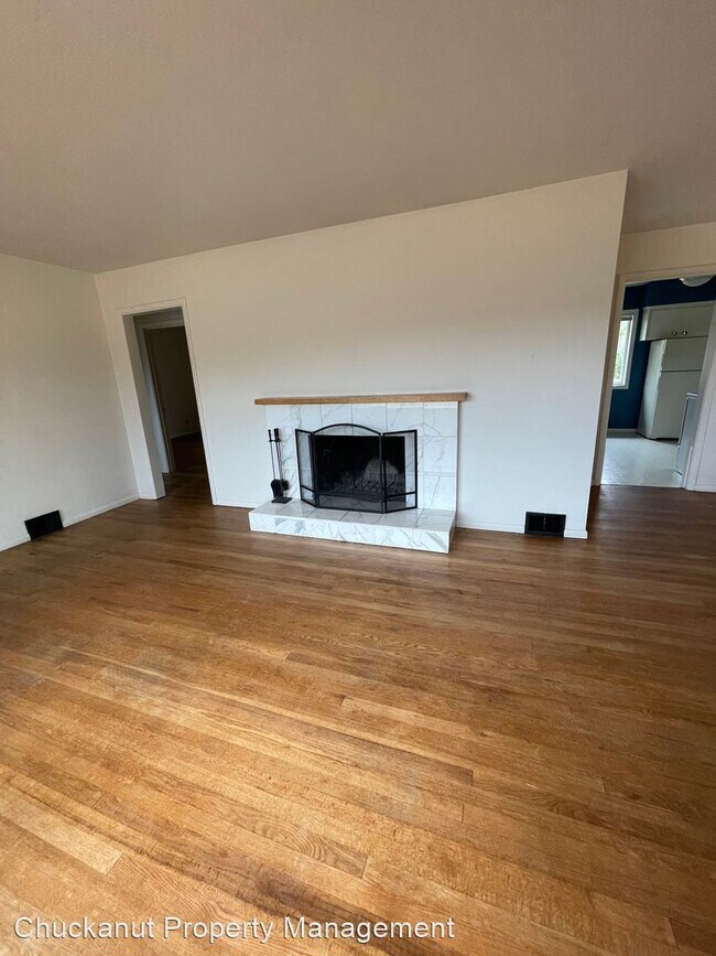 Building Photo - 2 br, 1 bath House - 2845 Broadway St.