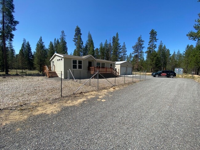 Building Photo - Gorgeous Home w/Huge Shop in La Pine!