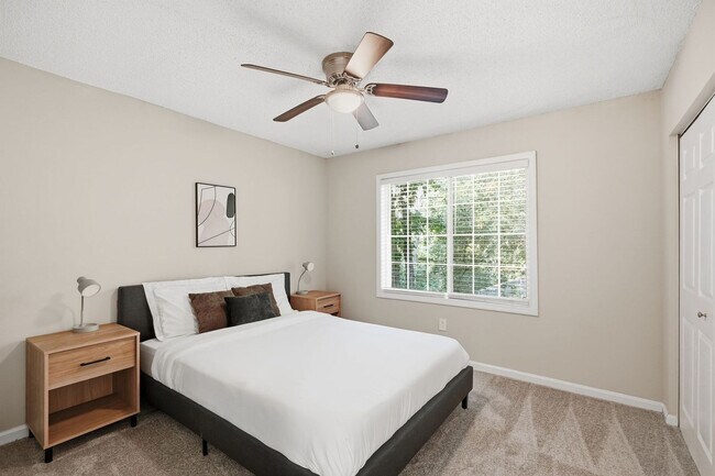 Foto del edificio - 1826 Lantern Ridge Dr