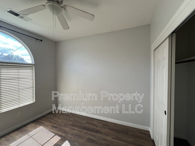 Foto del edificio - 1003 Duxbury Ct