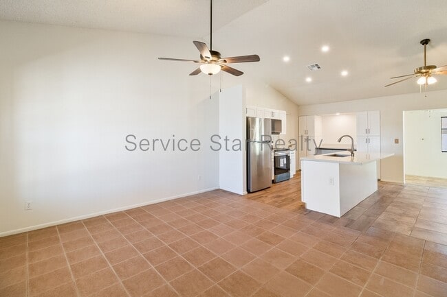 Building Photo - 8328 N 31st Ave