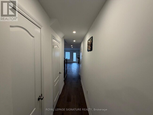 Building Photo - 22 Muscadel Rd