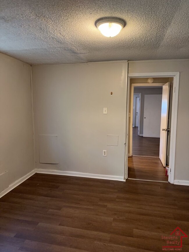 Building Photo - 4020 Kirkland Ave