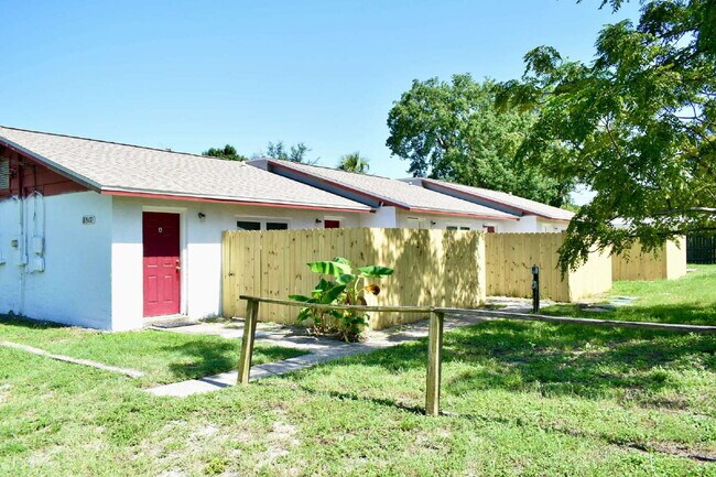 Foto del edificio - Updated 2-Bedroom 1-Bathroom with Water & Sewer Included