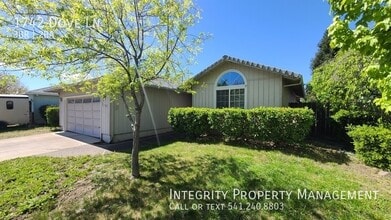 Building Photo - 1742 Dove Ln