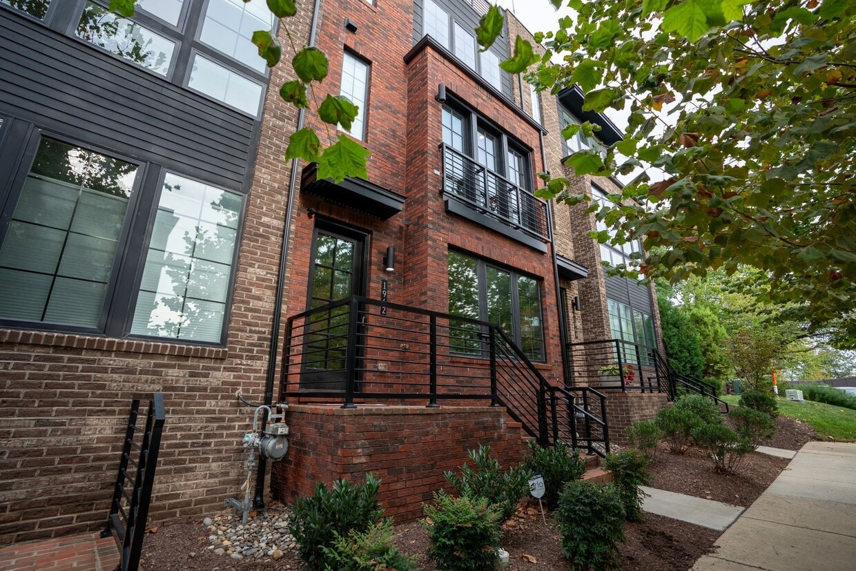 Primary Photo - Luxury Rental in the Heart of Reston