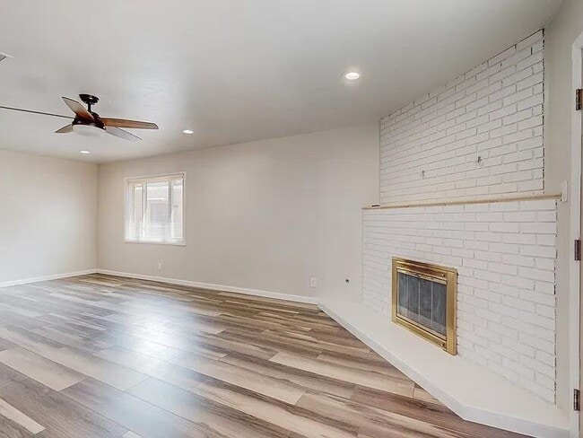 Building Photo - 1701 Hoffman Dr NE