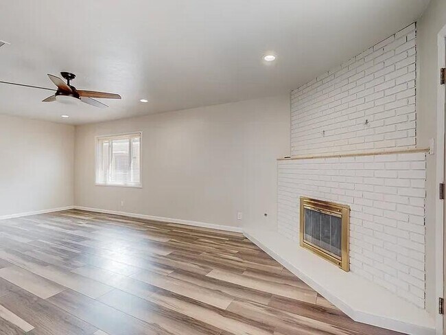 Foto del edificio - 1701 Hoffman Dr NE