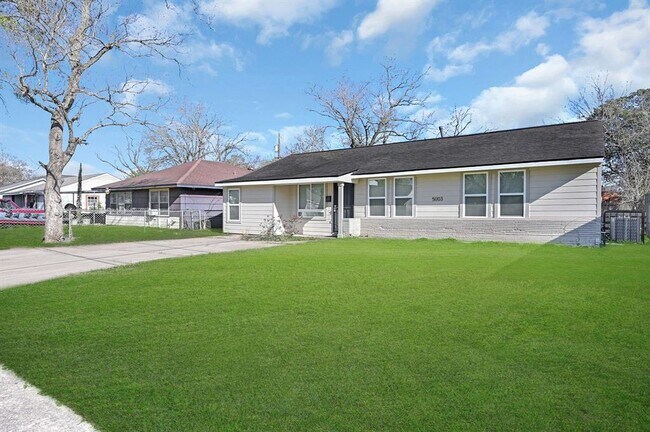Building Photo - 5003 Enyart St