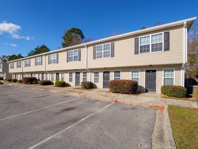 Foto del edificio - 2 bed/ 2.5 bathroom townhome. New move ins...