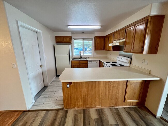 Building Photo - 763 Columbine Way