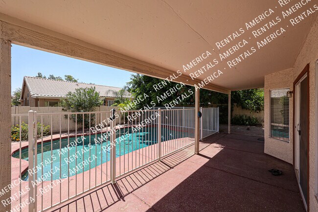Building Photo - 820 N Granada Dr