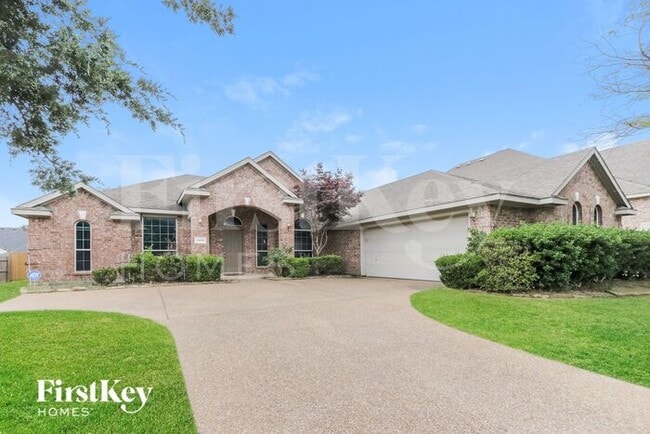 Building Photo - 1100 Southlake Dr