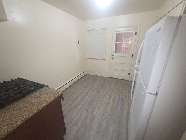 Building Photo - 2 Bed 1 Bath in Prime Dener Location