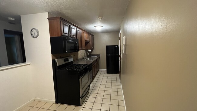 Building Photo - 381 Hildreth St