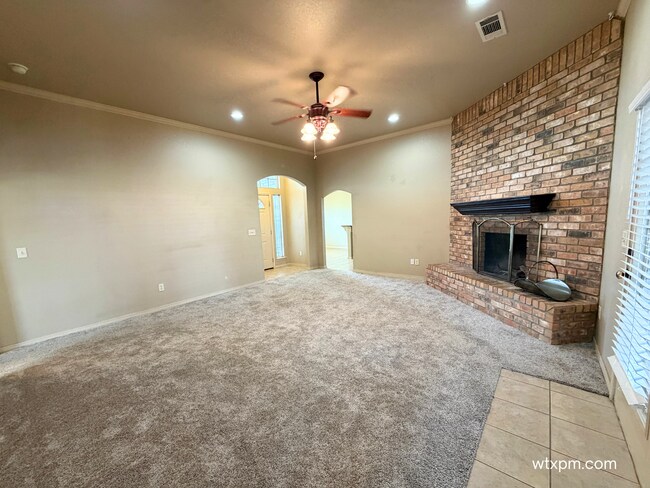 Foto del edificio - Spacious 4-Bedroom Home on 2 Acres in Bushland South