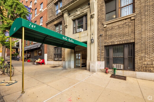 Building Photo - Della Robbia Apartments