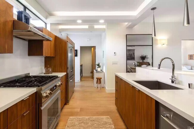 Foto del edificio - 37 Lovell Ave