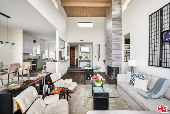 Building Photo - 817 10th St