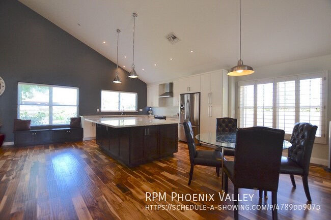 Building Photo - Spacious 4 Bed, *NEW* Paint Throughout, Fu...